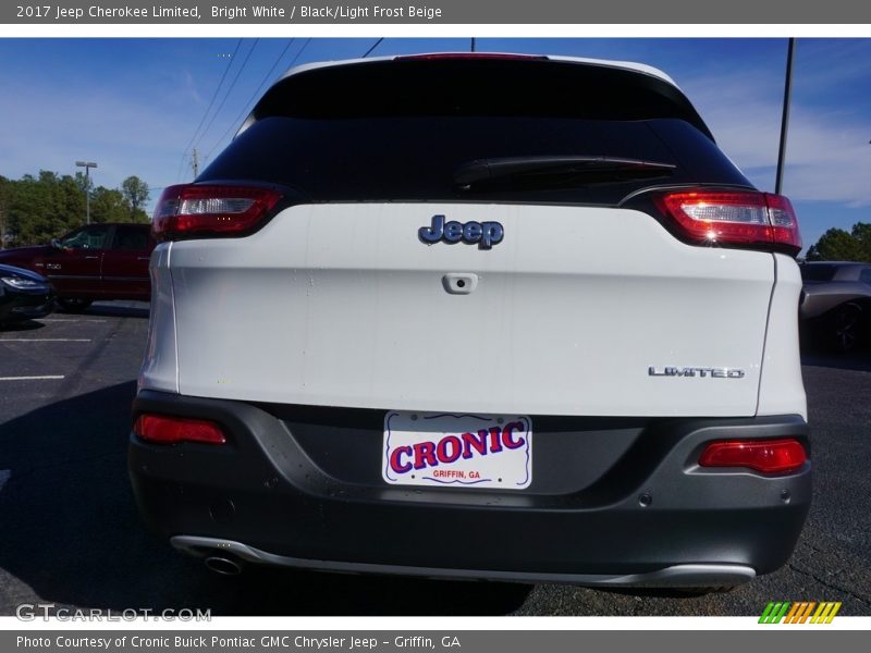 Bright White / Black/Light Frost Beige 2017 Jeep Cherokee Limited