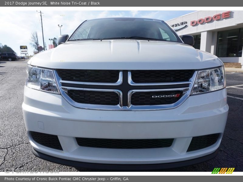 White Noise Tri-Coat / Black 2017 Dodge Journey SE