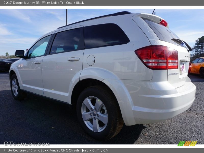 White Noise Tri-Coat / Black 2017 Dodge Journey SE