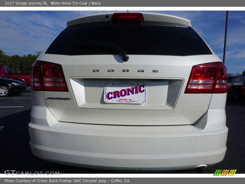 White Noise Tri-Coat / Black 2017 Dodge Journey SE