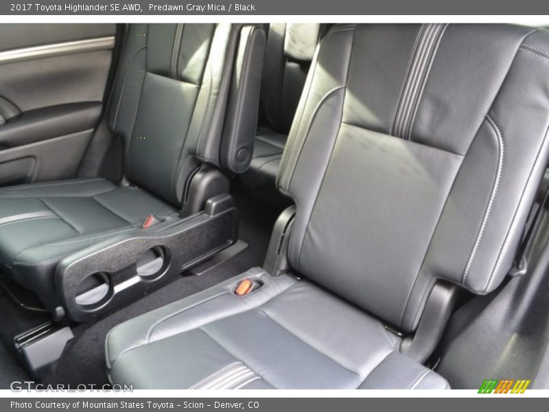 Predawn Gray Mica / Black 2017 Toyota Highlander SE AWD