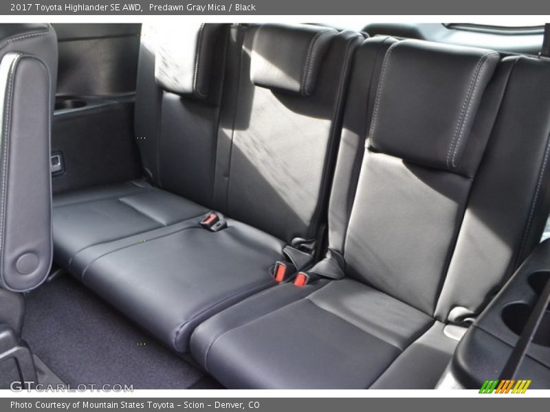 Predawn Gray Mica / Black 2017 Toyota Highlander SE AWD