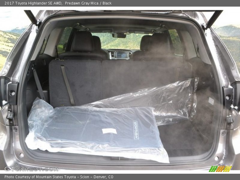 Predawn Gray Mica / Black 2017 Toyota Highlander SE AWD