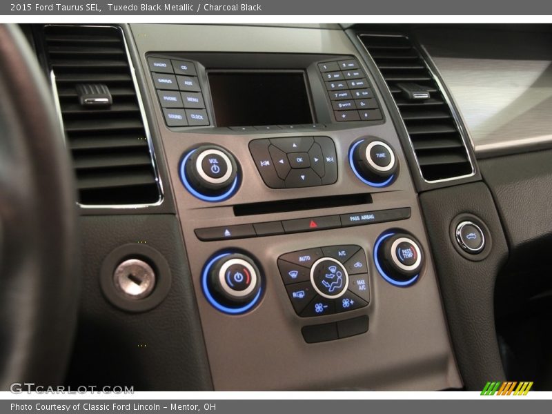 Tuxedo Black Metallic / Charcoal Black 2015 Ford Taurus SEL
