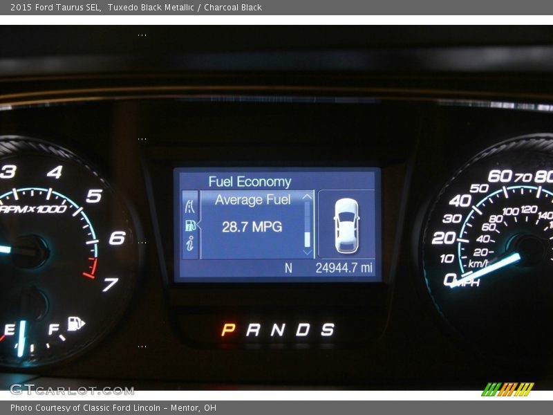 Tuxedo Black Metallic / Charcoal Black 2015 Ford Taurus SEL