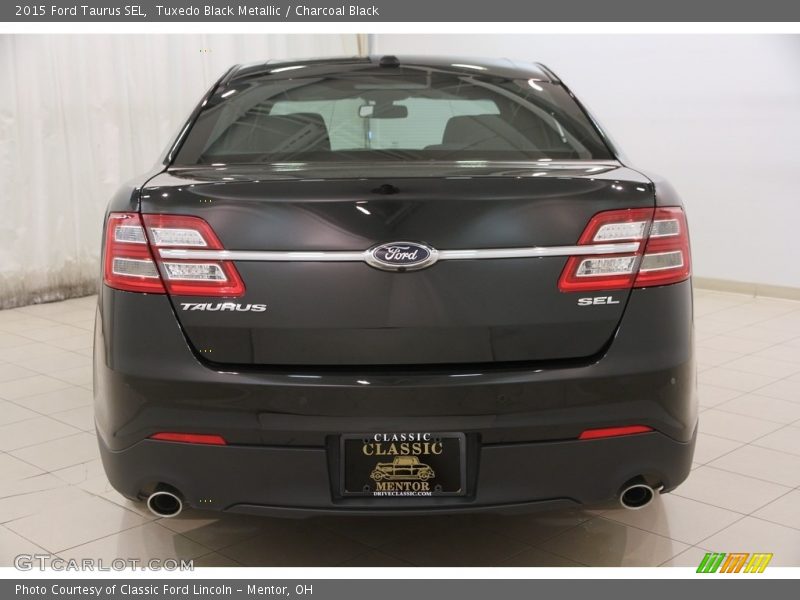Tuxedo Black Metallic / Charcoal Black 2015 Ford Taurus SEL