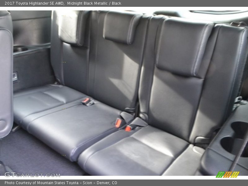 Midnight Black Metallic / Black 2017 Toyota Highlander SE AWD