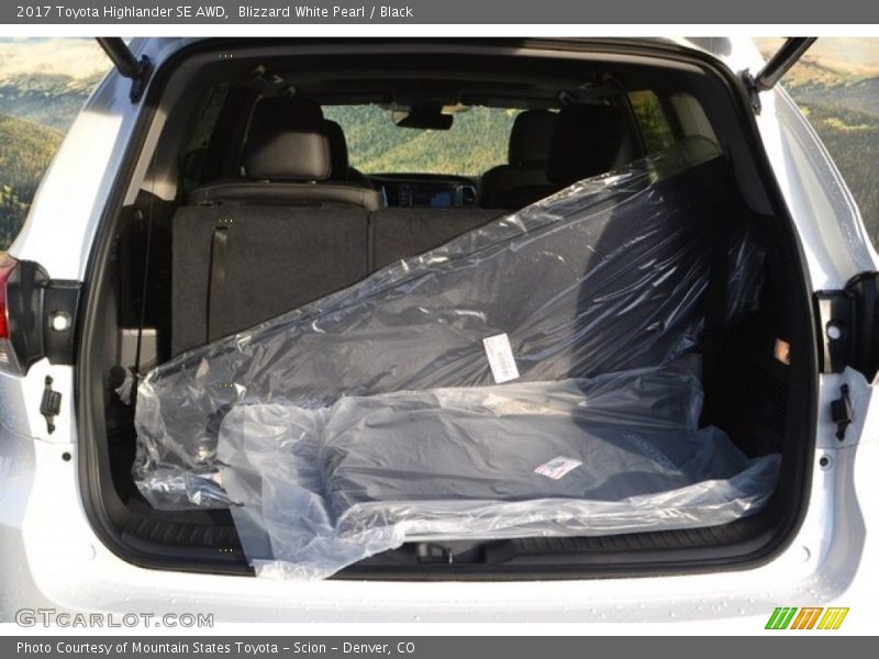 Blizzard White Pearl / Black 2017 Toyota Highlander SE AWD