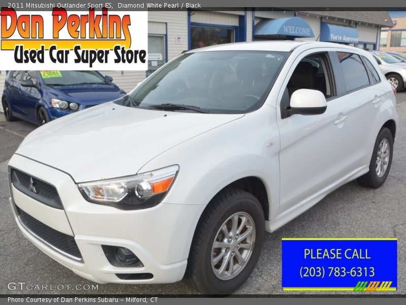 Diamond White Pearl / Black 2011 Mitsubishi Outlander Sport ES