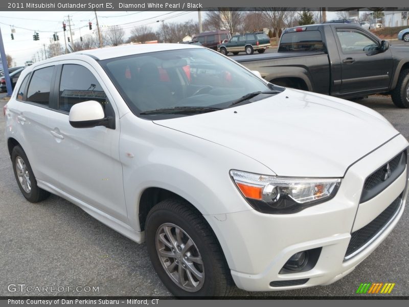 Diamond White Pearl / Black 2011 Mitsubishi Outlander Sport ES