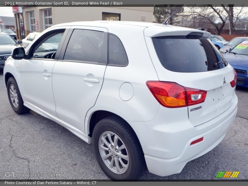 Diamond White Pearl / Black 2011 Mitsubishi Outlander Sport ES