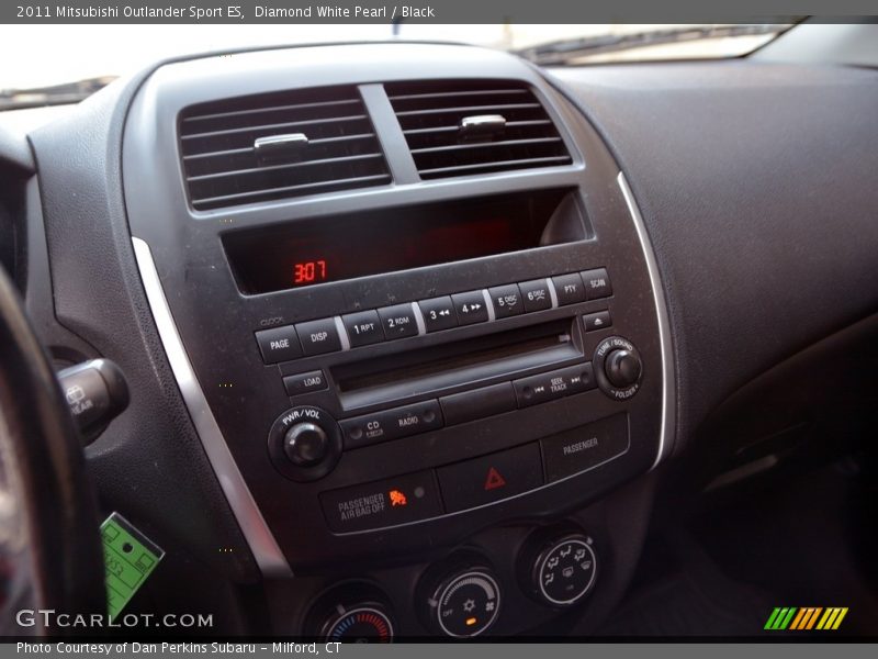 Diamond White Pearl / Black 2011 Mitsubishi Outlander Sport ES