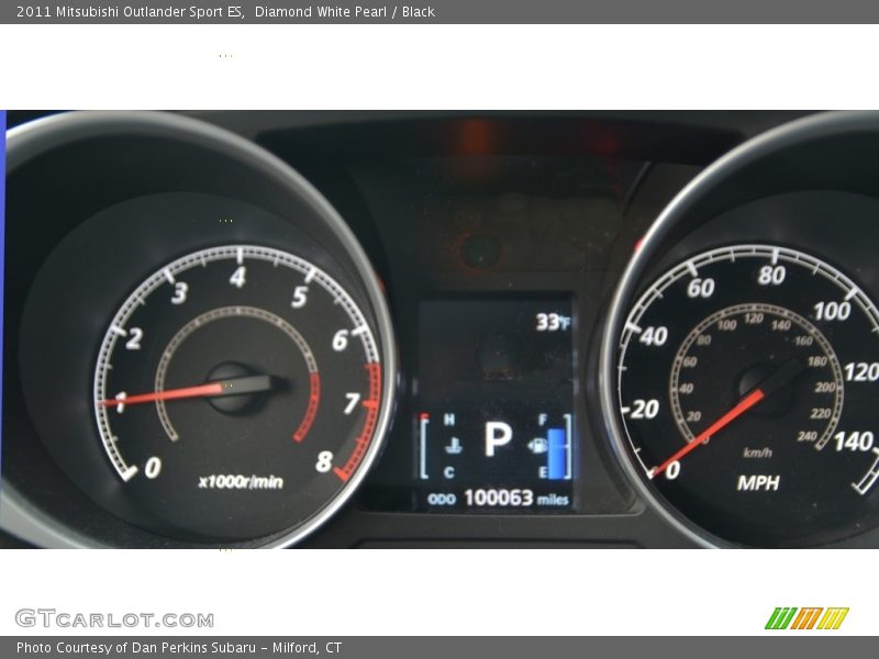 Diamond White Pearl / Black 2011 Mitsubishi Outlander Sport ES