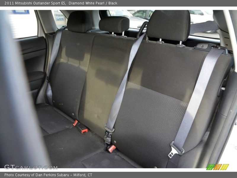 Diamond White Pearl / Black 2011 Mitsubishi Outlander Sport ES