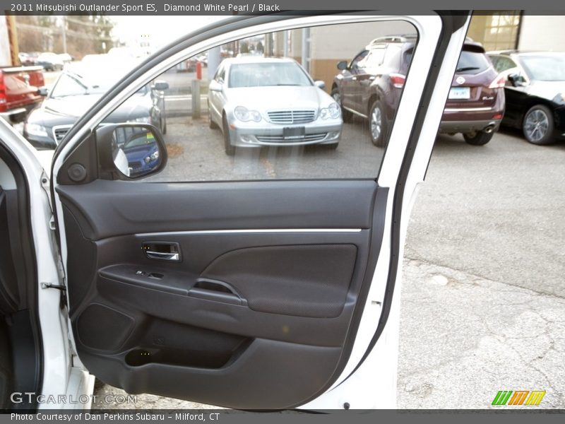 Diamond White Pearl / Black 2011 Mitsubishi Outlander Sport ES