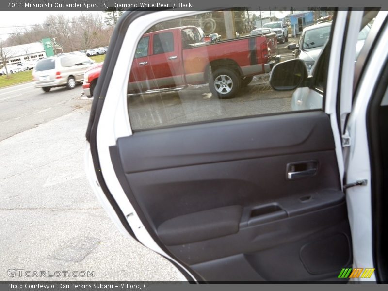 Diamond White Pearl / Black 2011 Mitsubishi Outlander Sport ES