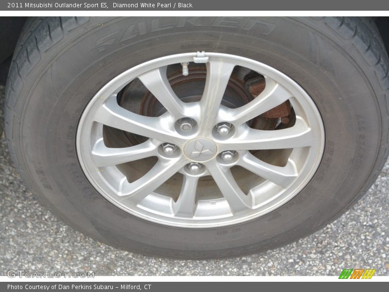 Diamond White Pearl / Black 2011 Mitsubishi Outlander Sport ES