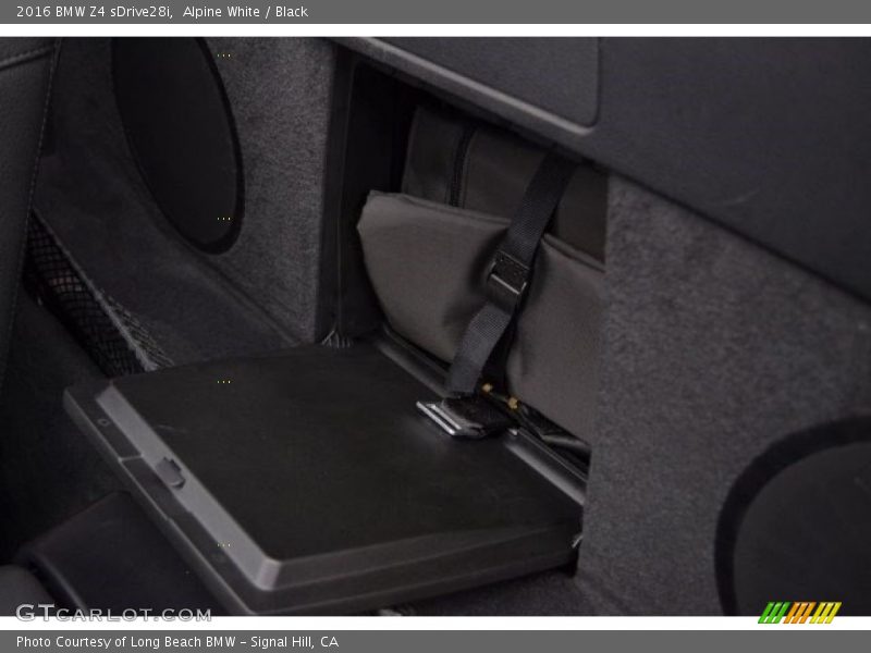 Alpine White / Black 2016 BMW Z4 sDrive28i