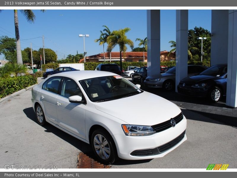 Candy White / Cornsilk Beige 2013 Volkswagen Jetta SE Sedan