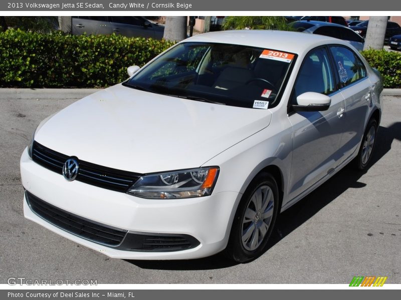 Candy White / Cornsilk Beige 2013 Volkswagen Jetta SE Sedan