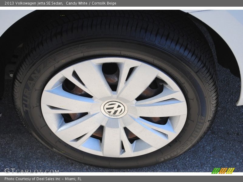 Candy White / Cornsilk Beige 2013 Volkswagen Jetta SE Sedan