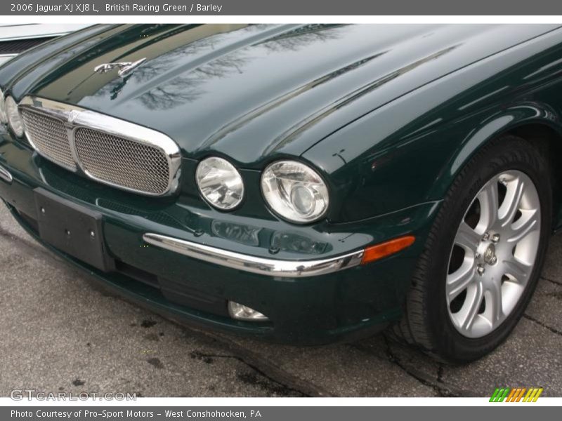 British Racing Green / Barley 2006 Jaguar XJ XJ8 L