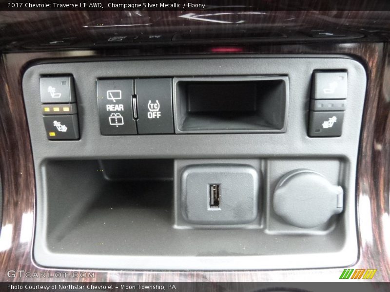 Champagne Silver Metallic / Ebony 2017 Chevrolet Traverse LT AWD
