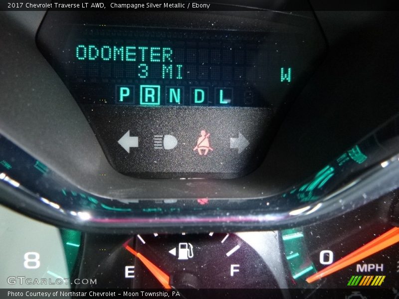 Champagne Silver Metallic / Ebony 2017 Chevrolet Traverse LT AWD