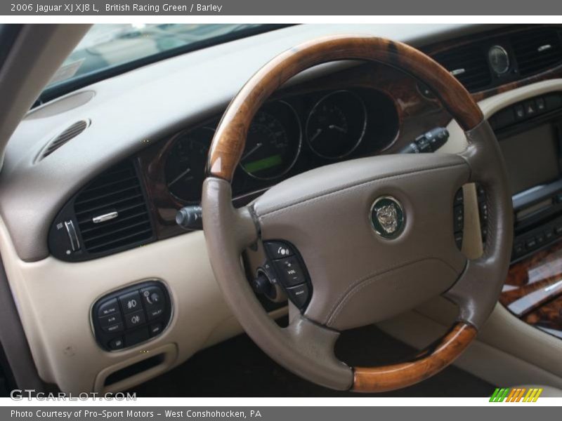 British Racing Green / Barley 2006 Jaguar XJ XJ8 L