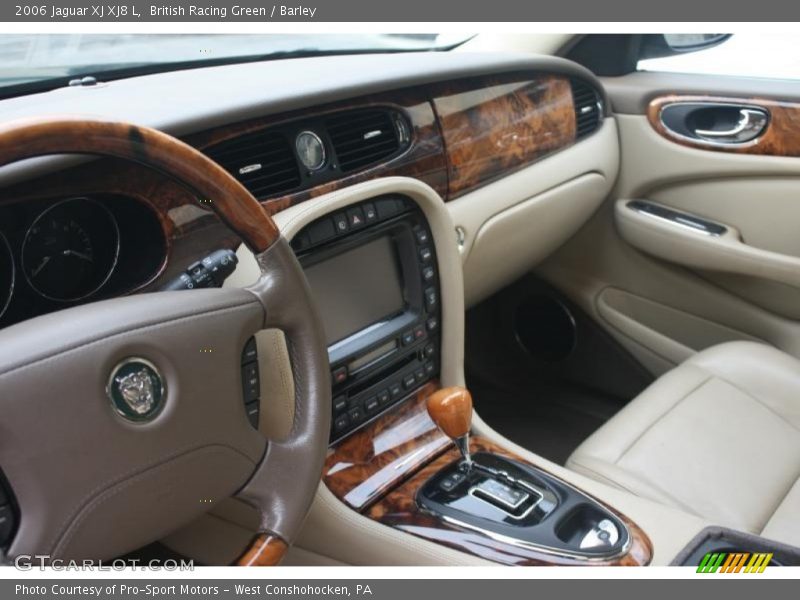 British Racing Green / Barley 2006 Jaguar XJ XJ8 L