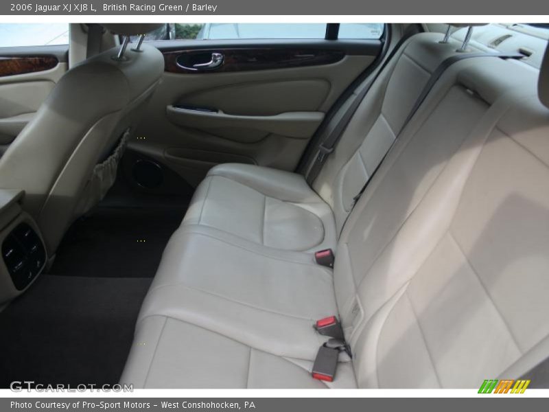 British Racing Green / Barley 2006 Jaguar XJ XJ8 L