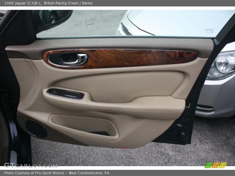 British Racing Green / Barley 2006 Jaguar XJ XJ8 L
