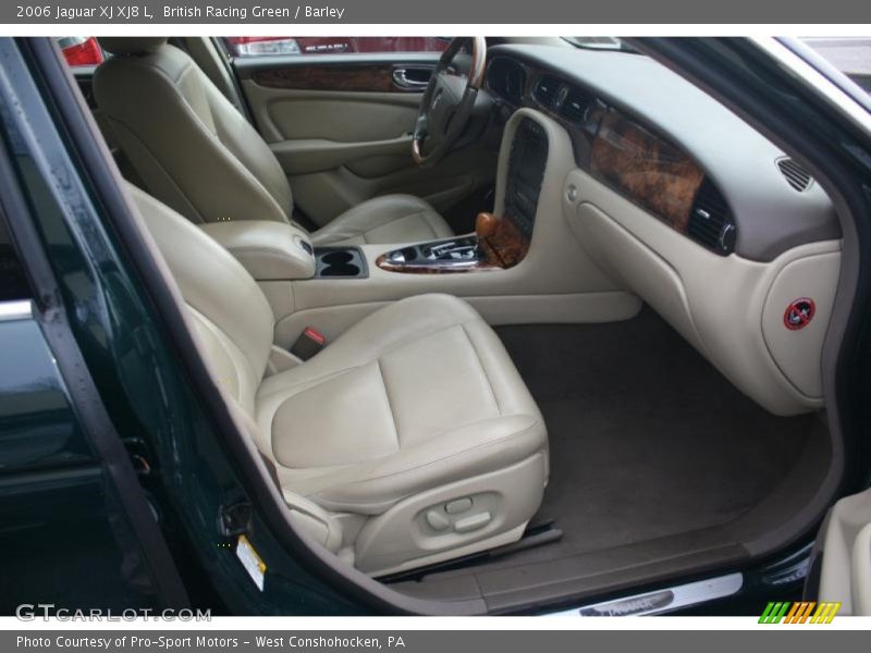 British Racing Green / Barley 2006 Jaguar XJ XJ8 L