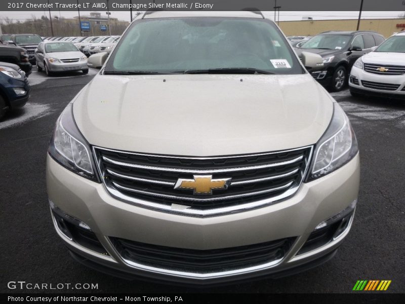Champagne Silver Metallic / Ebony 2017 Chevrolet Traverse LT AWD