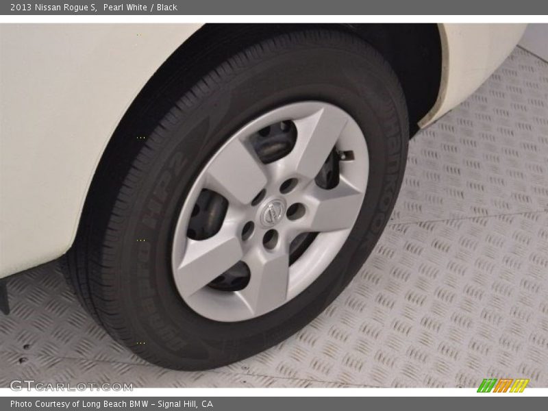 Pearl White / Black 2013 Nissan Rogue S