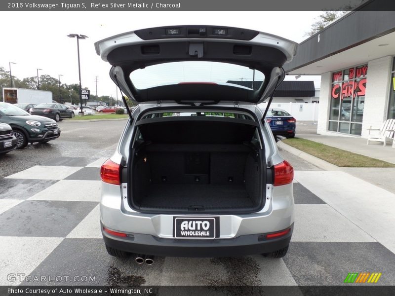 Reflex Silver Metallic / Charcoal 2016 Volkswagen Tiguan S