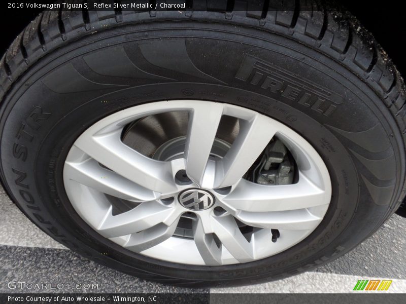 Reflex Silver Metallic / Charcoal 2016 Volkswagen Tiguan S