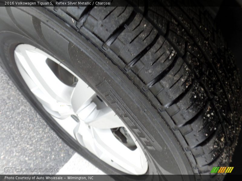 Reflex Silver Metallic / Charcoal 2016 Volkswagen Tiguan S