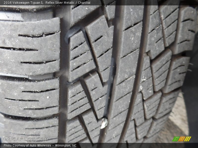 Reflex Silver Metallic / Charcoal 2016 Volkswagen Tiguan S
