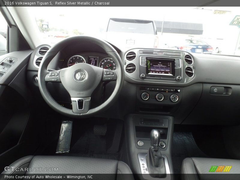 Reflex Silver Metallic / Charcoal 2016 Volkswagen Tiguan S