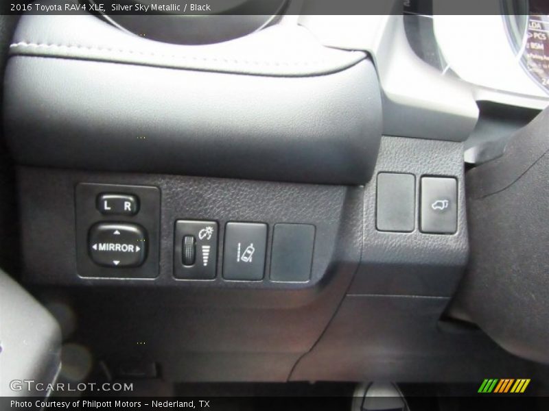 Silver Sky Metallic / Black 2016 Toyota RAV4 XLE