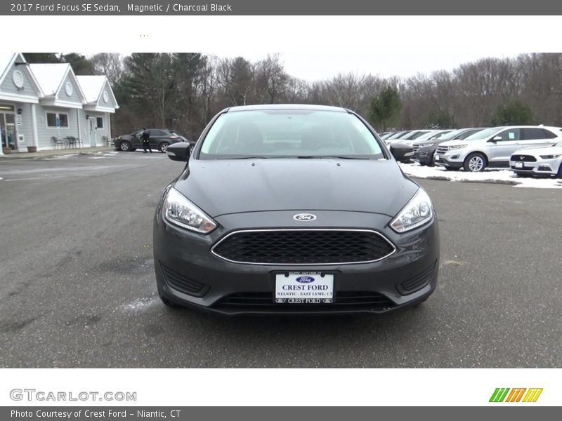 Magnetic / Charcoal Black 2017 Ford Focus SE Sedan