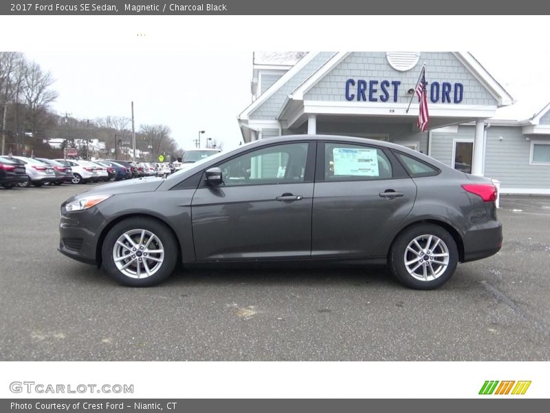 Magnetic / Charcoal Black 2017 Ford Focus SE Sedan