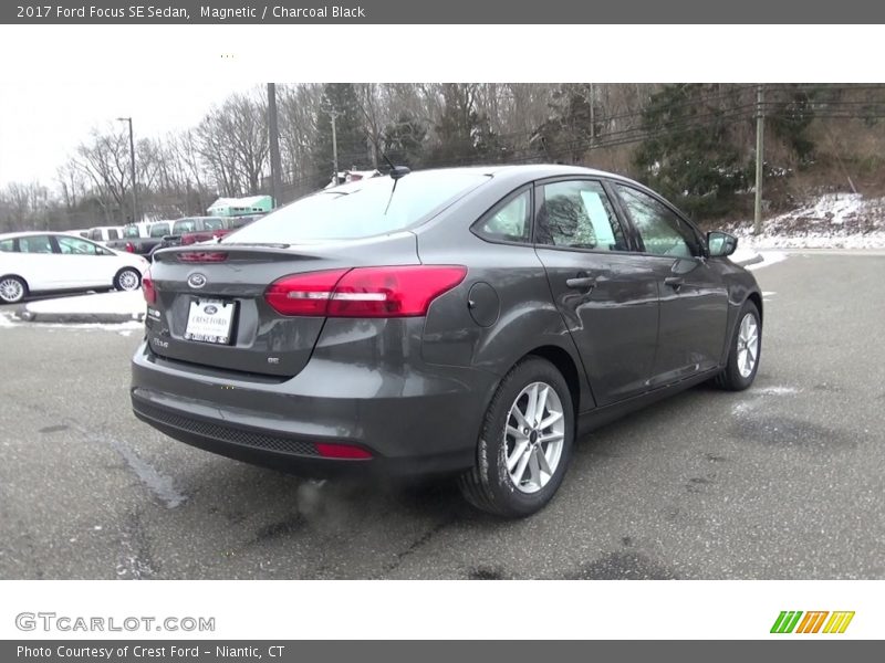 Magnetic / Charcoal Black 2017 Ford Focus SE Sedan