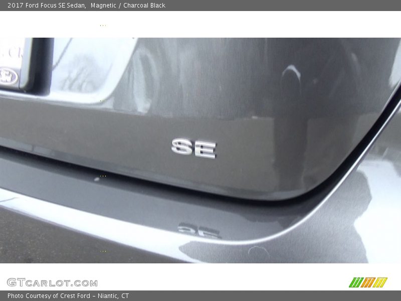 Magnetic / Charcoal Black 2017 Ford Focus SE Sedan