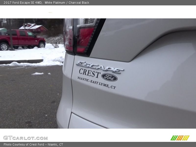White Platinum / Charcoal Black 2017 Ford Escape SE 4WD