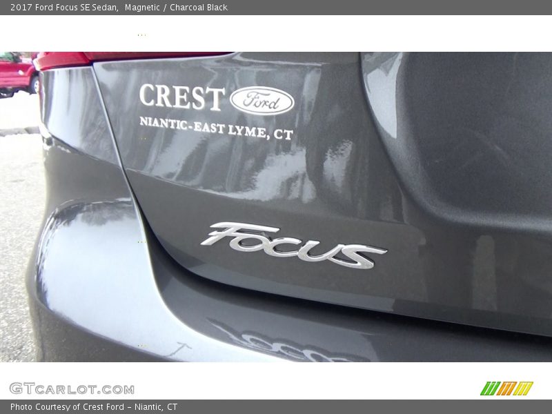 Magnetic / Charcoal Black 2017 Ford Focus SE Sedan