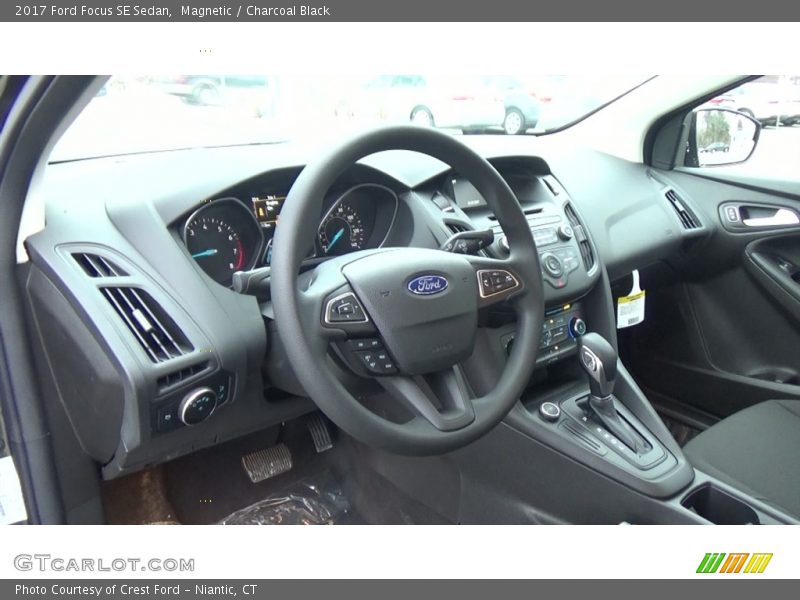 Magnetic / Charcoal Black 2017 Ford Focus SE Sedan