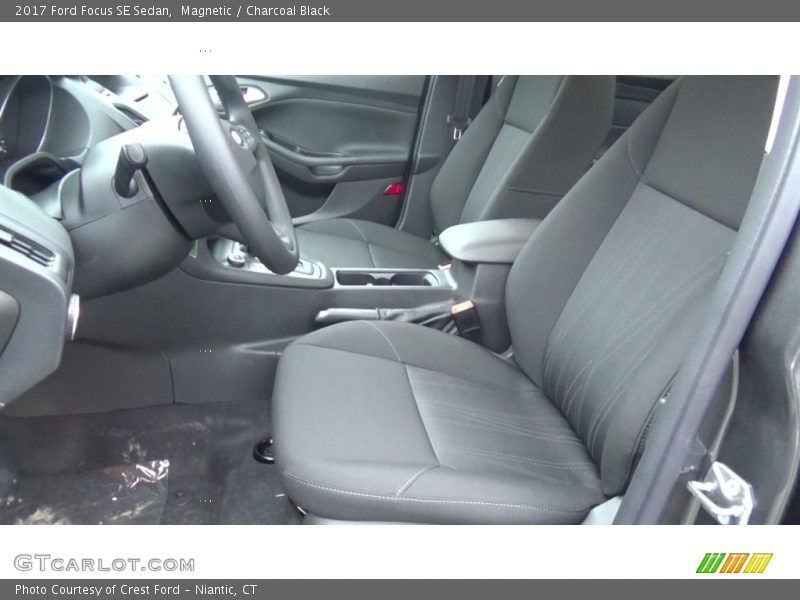 Magnetic / Charcoal Black 2017 Ford Focus SE Sedan