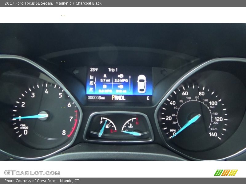 Magnetic / Charcoal Black 2017 Ford Focus SE Sedan